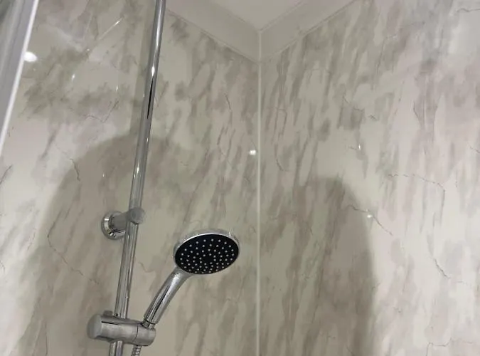 Lovely In 5 Guest house