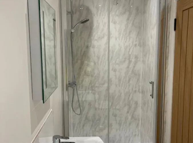 Lovely In 5 Guest house