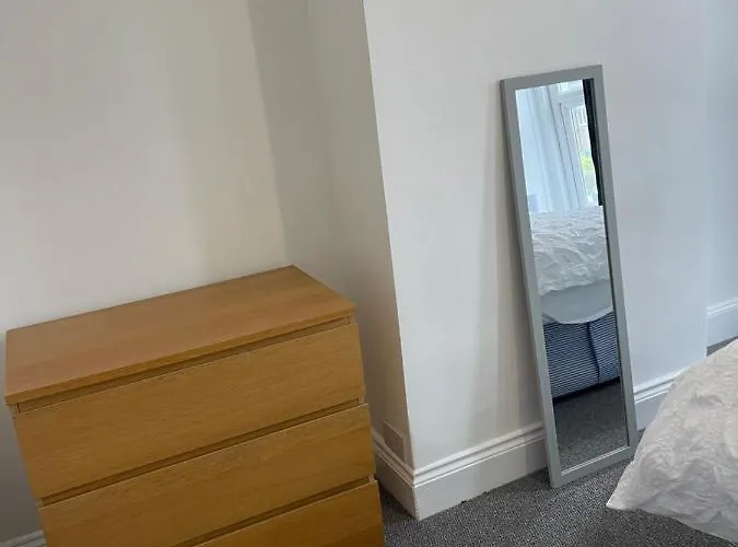 Guest house Lovely In 5 Bristol