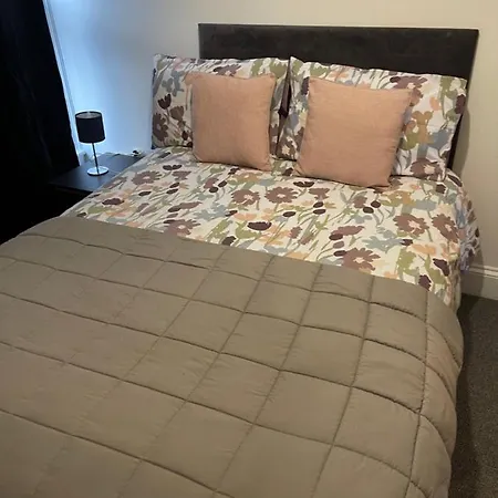 Гостьовий будинок Lovely In 5 *