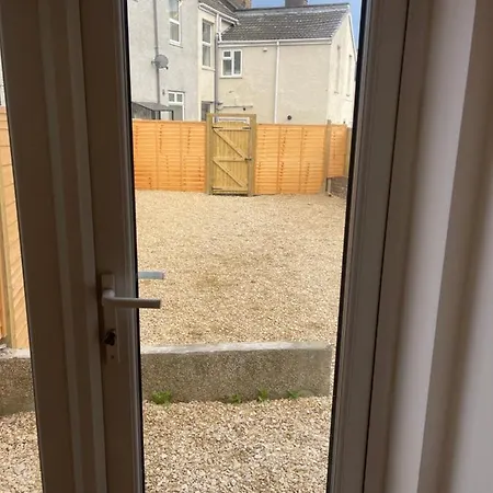 Lovely In 5 Бристоль