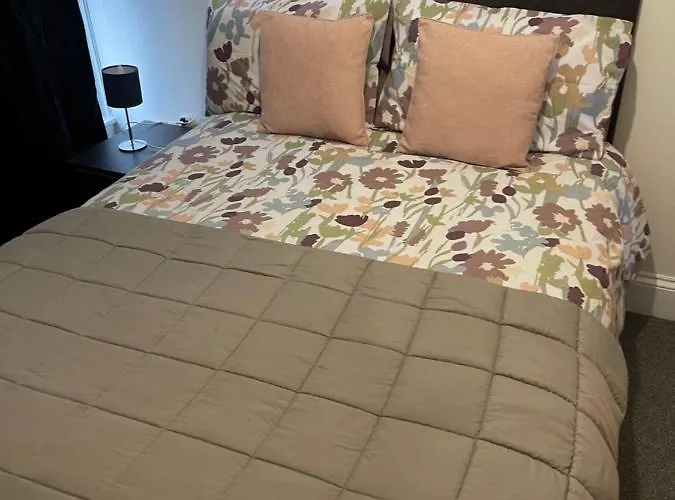 Гостьовий будинок Lovely In 5 *