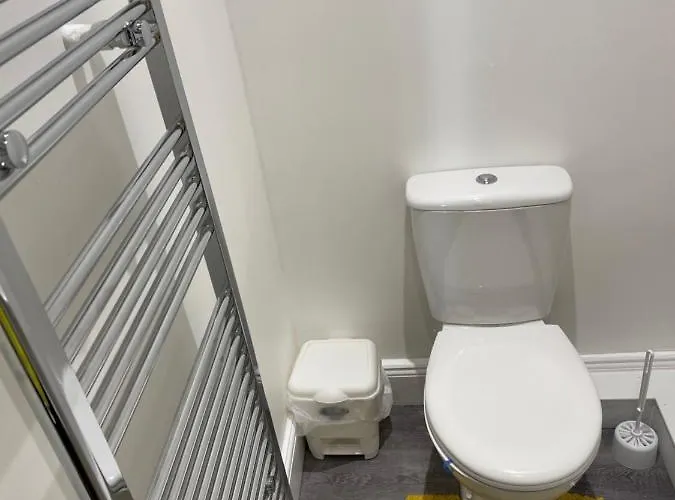 Lovely In 5 Бристоль